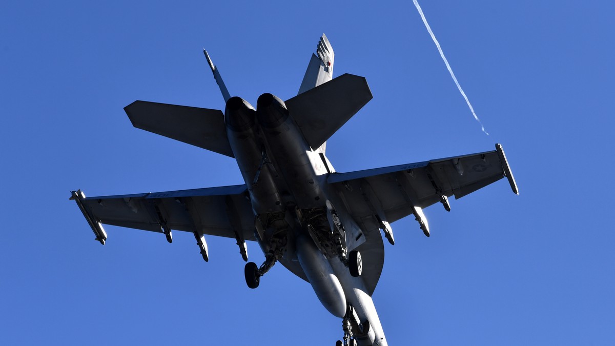 Un avion de luptă al forţelor aeriene ale SUA s-a prăbuşit în California