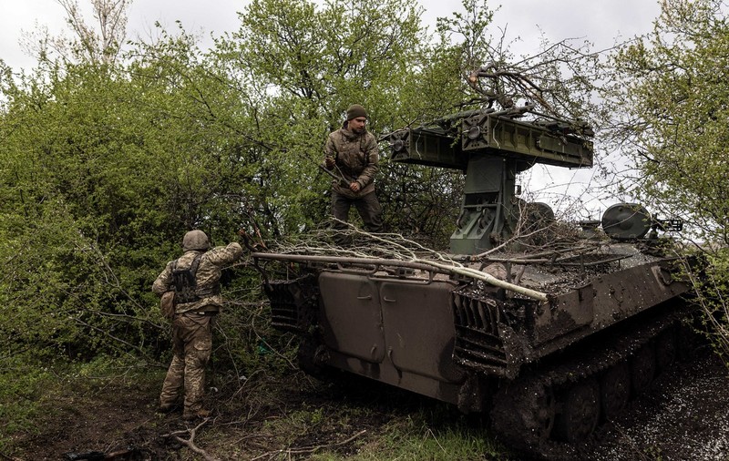 Război în Ucraina, ziua 425 | Rușii au trecut pe poziții defensive în majoritatea zonelor de luptă, susțin serviciile secrete ucrainene