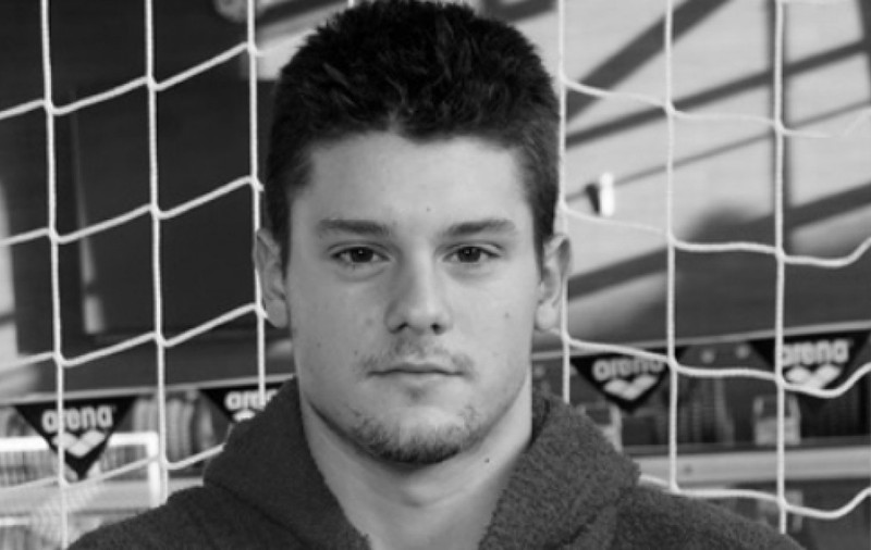 Un poloist de la Dinamo a murit în timpul meciului cu Rapid. CS Dinamo: A fost ridicat din bazin în stare de inconștiență