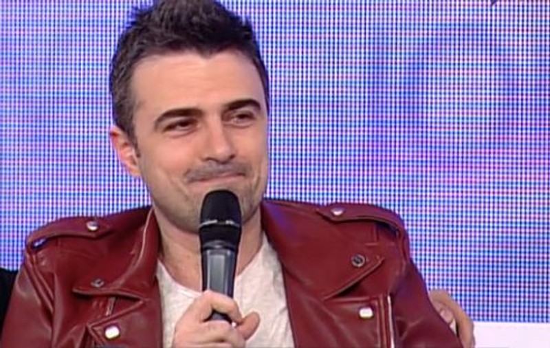 Cornel Ilie, ultimul romantic din showbiz. “Când ne-am lansat ne spuneam romanticii porno”