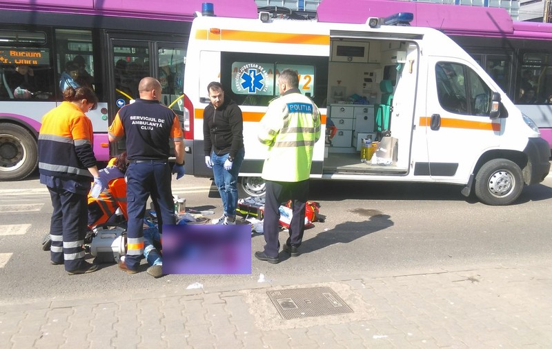 UPDATE/ Copil surdomut, ucis de o ambulanță în Cluj, pe trecerea de pietoni. Echipajul mergea să preia un bebeluș