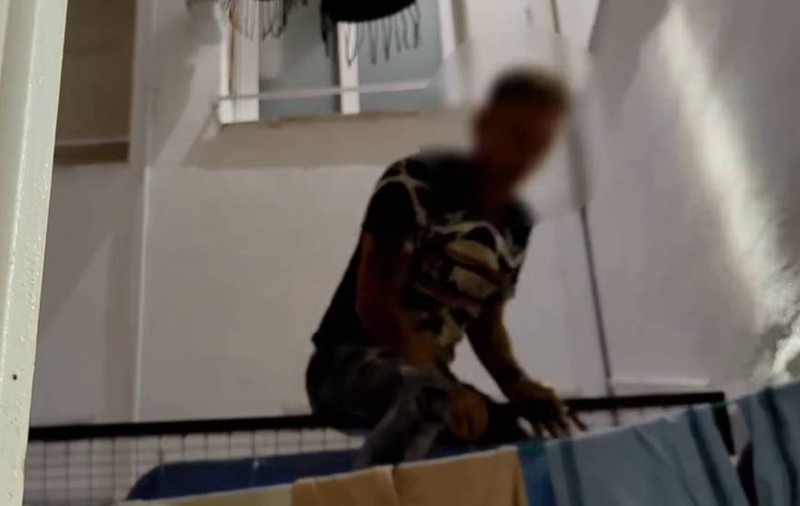 Un român a înfuriat un întreg oraș spaniol, când a fost eliberat la două zile după ce a legat o bătrână cu propriii ciorapi și a jefuit-o