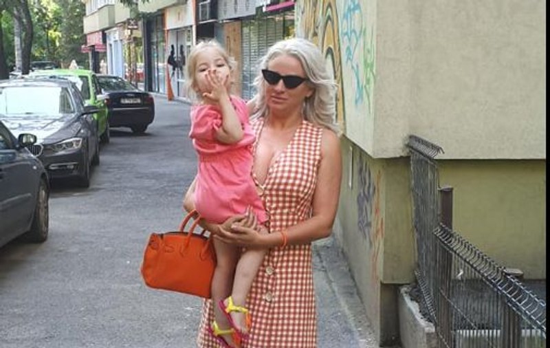 Fetița Sânzianei Buruiană participă la concursuri de frumusețe. Ce părere are soțul vedetei despre acest lucru