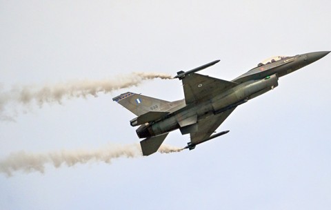 Imagine cu caracter ilustrativ cu un avion F-16 în misiune aeriană. Foto: Getty Images