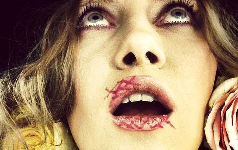 Iulia Albu DĂ DE PĂMÂNT cu Ruby: "Am văzut şi PROSTITUATE MAI BINE ÎMBRĂCATE"