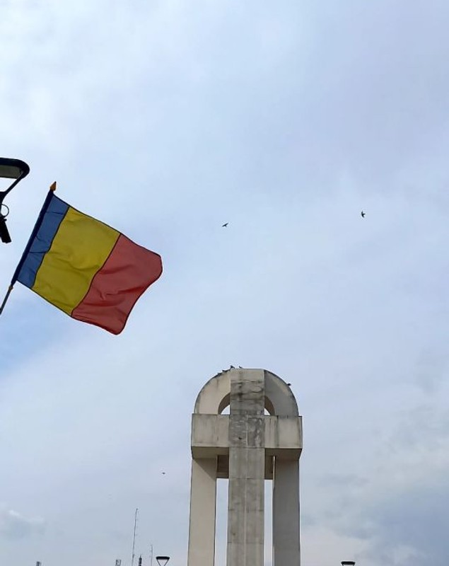 Mesaje şi desene obscene pe Monumentul Unirii din Alba Iulia