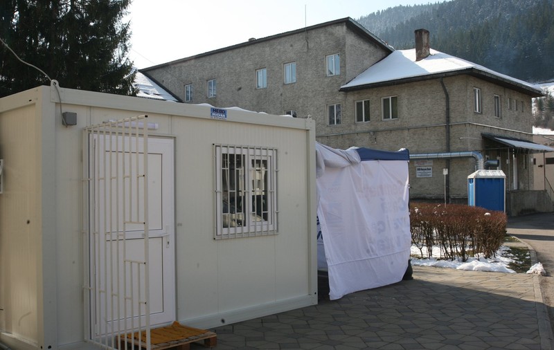 Pentru că primăria a cheltuit pe coruri şi spaţii verzi, managerul spitalului din Câmpulung Moldovenesc cere ajutor de la Licuricii Fericiţi: “Ne-am testat pe banii noştri!”