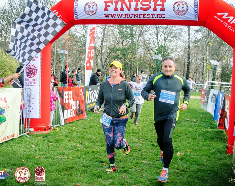 Jocurile copilăriei la RUNFEST - Fuga pe uliță. Sute de concurenți s-au bucurat de o cursă distractivă / GALERIE FOTO