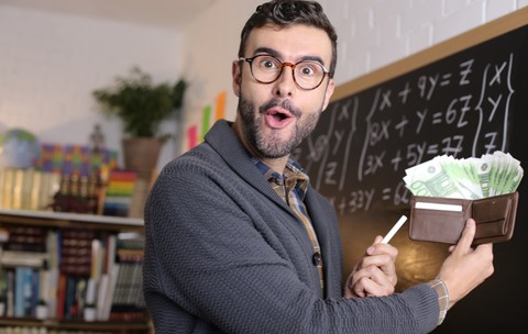 Când intră prima de carieră didactică. Pe ce se vor duce 975 de lei. Anunțul Ministerului Educației