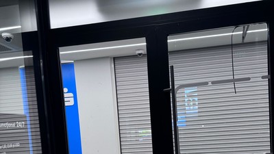 Cetățean din Grecia, scandal în banca BCR Lujerului de pe bulevardul Iuliu Maniu (4)