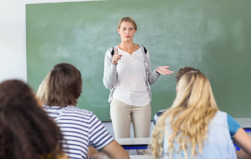 Criză de profesori atât în mediul rural, cât și în cel urban din România, după măsurile Guvernului Bolojan