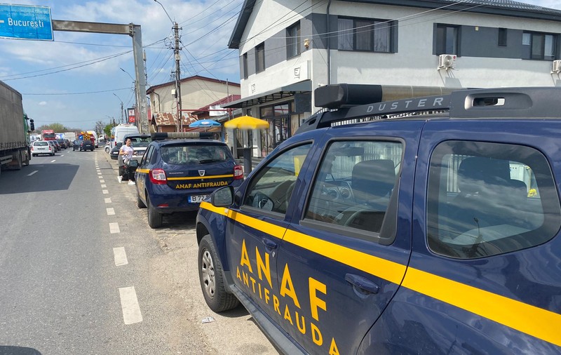 Doi angajaţi de la Antifraudă care și-au falsificat diplomele de studii pentru a urca în funcţie au fost trimiși în judecată