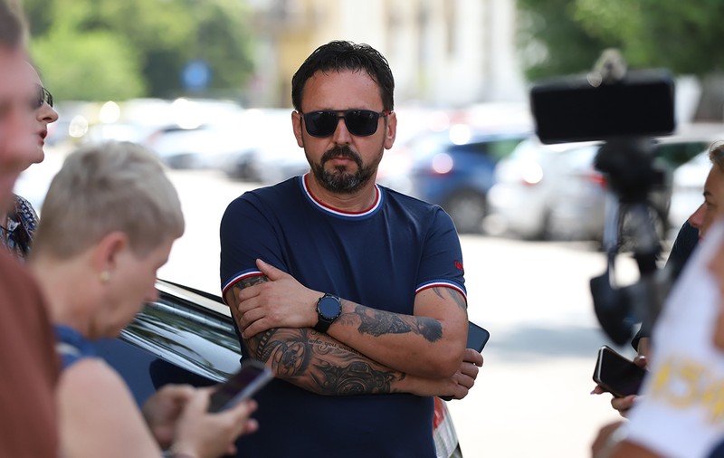 Tatăl lui Sebi Olariu, tânărul mort în accidentul de la 2 Mai, dă în judecată Ministerul de Interne: „Dacă polițiștii nu-l lăsau să plece pe Vlad Pascu, băiatul meu era lângă mine acum!”