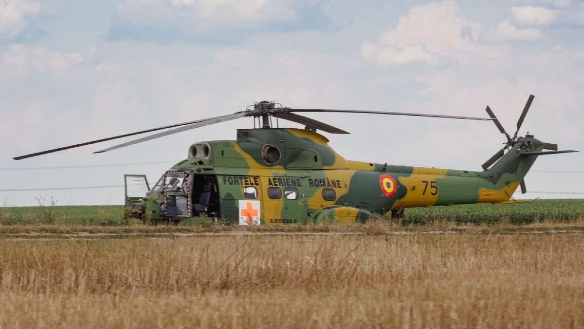 Avion al Forțelor Aeriene Române, pe un câmp