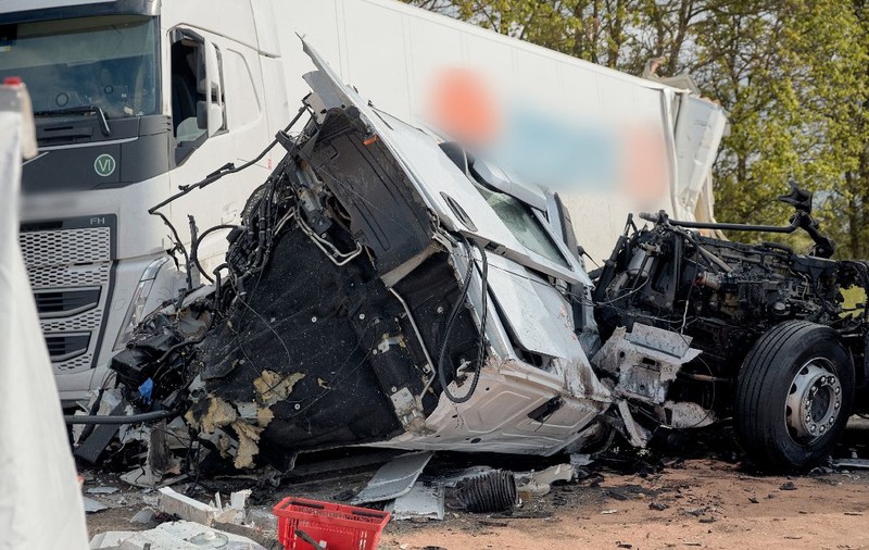 Un șofer român de TIR a murit pe loc, strivit în cabina făcută bucăți pe o autostradă din Germania: „A intrat fără frâne”