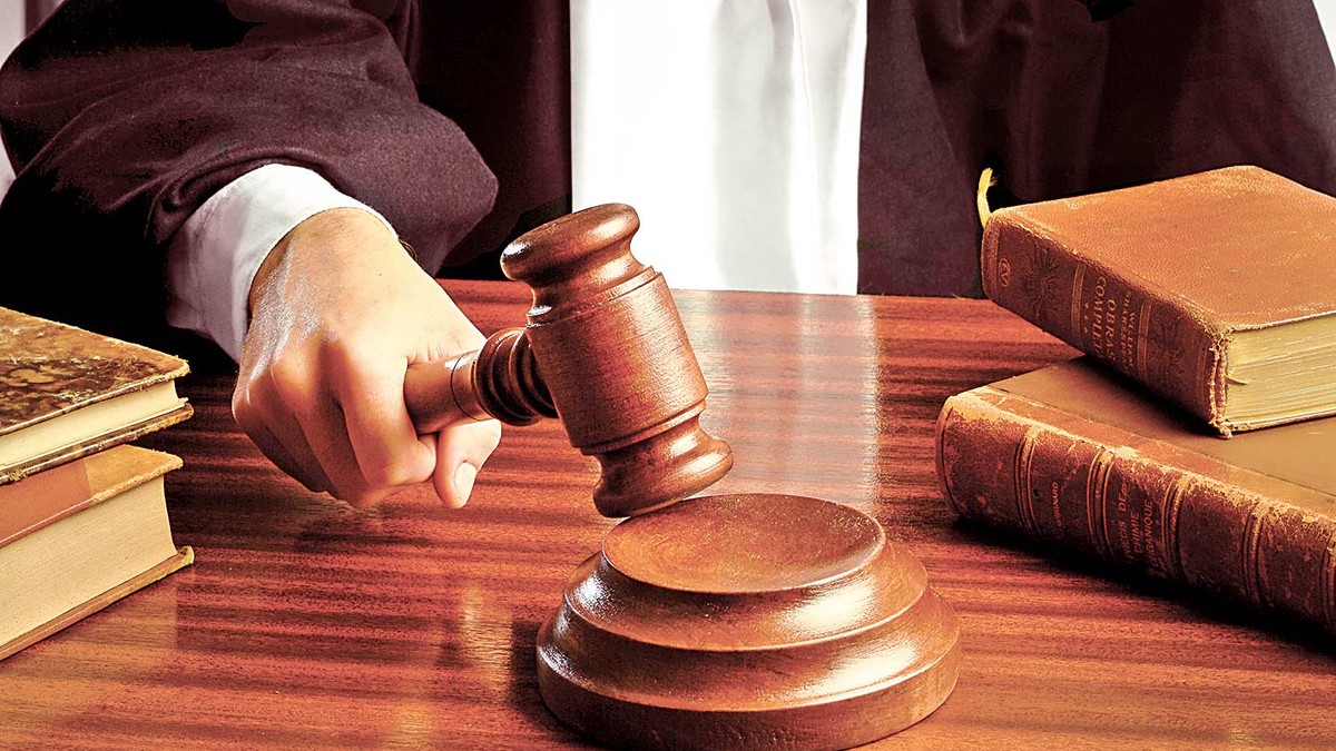 Patru procurori și 12 judecători, sancționați disciplinar în 2016