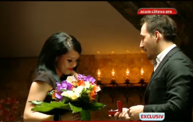 Momentul în care Ştefan Stan A CERUT-O ÎN CĂSĂTORIE pe Andreea Mantea! Uite cum A ÎNGENUNCHEAT ÎN FAŢA EI | FOTO