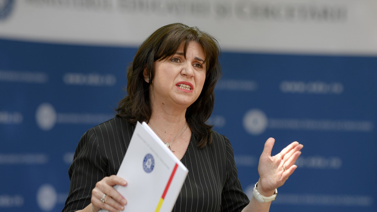 Monica Anisie: ”Nu mai înțeleg nimic din tot ce se întâmplă în jurul meu. Toată lumea critică, nimeni nu vine cu soluţii”