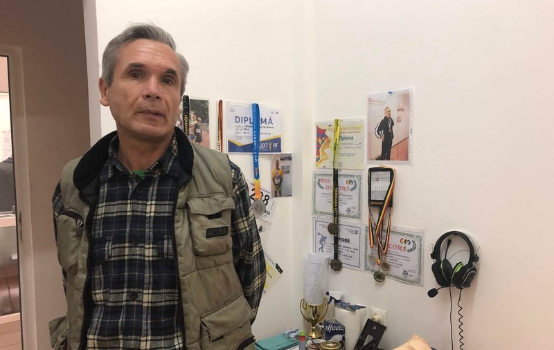 FOTO/ Petrece sărbătorile într-un centru social. Campionul la atletism Gheorghe Frecățeanu a pierdut tot