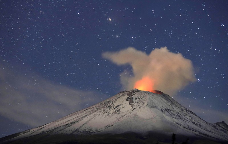 Vulcanul Popocatepetl din Mexic a erupt de trei ori în ultimele 24 de ore