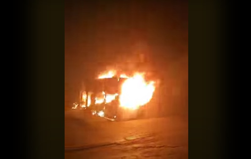 Incendii la două centre de colectare a deșeurilor din Iași, provocate de petarde