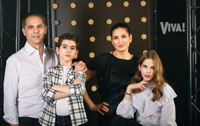 Dan Negru, pictorial alături de familie. Ce spune despre relația cu soția și cei doi copii. „Acasă sunt asistenta TV, aia care îi ține trena prezentatorului”