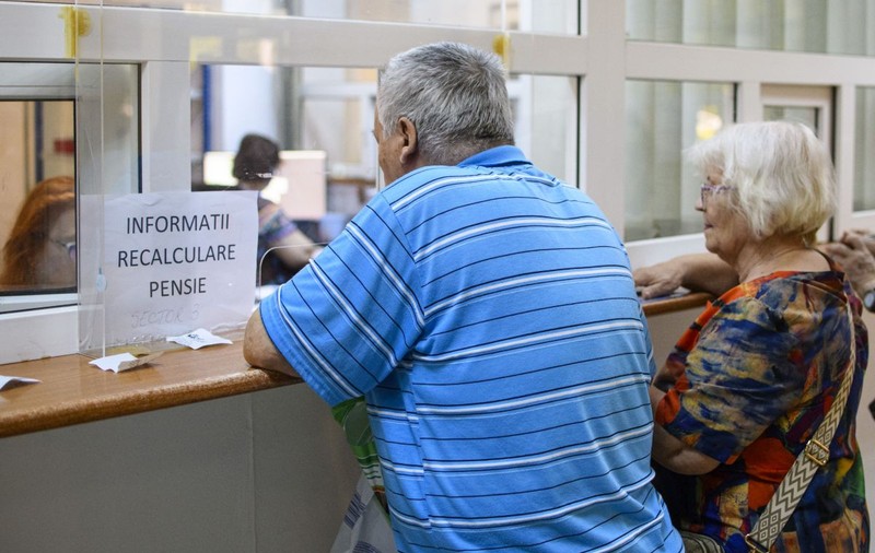 Amendă de până la 20.000 de lei pentru „lipsă de respect” față de funcționarii statului: reacția guvernului Bolojan la noul proiect de lege