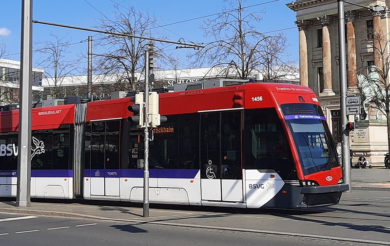 Doi tineri au furat un tramvai dintr-un depou și au plecat cu el prin oraș, în Germania. Cum au fost opriți