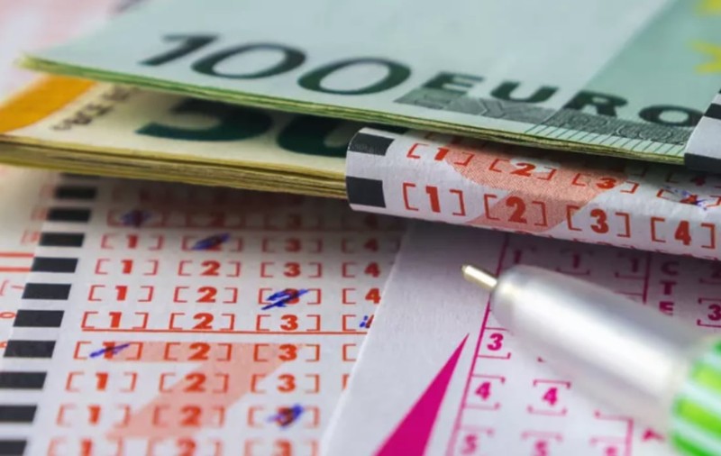 Un bărbat a câștigat 44.000.000 de euro la loto 6 din 49 în Germania, dar i-a spus soției abia după câteva zile: „Atâtea cifre, abia le puteam citi!”
