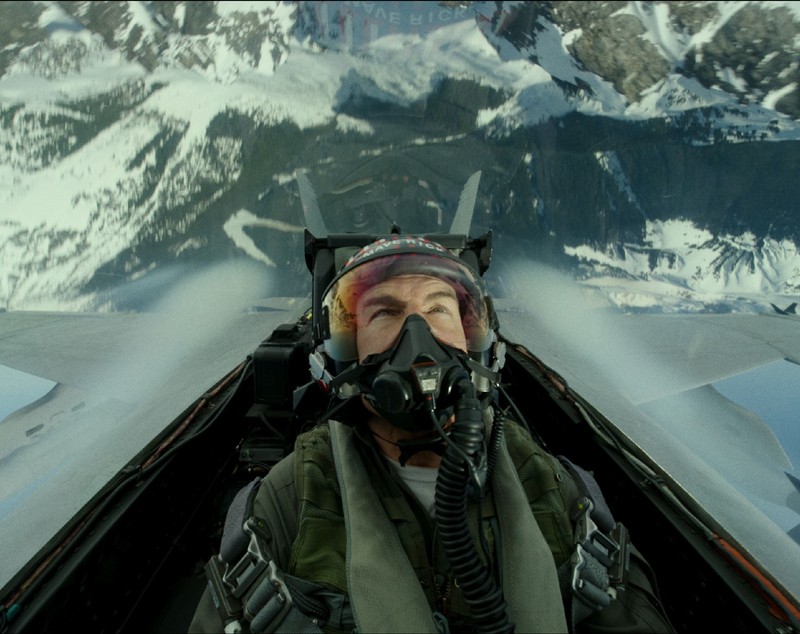 Tom Cruise le-a mulțumit fanilor pentru contribuția la succesul „Top Gun: Maverick”, în timp ce sărea dintr-un avion
