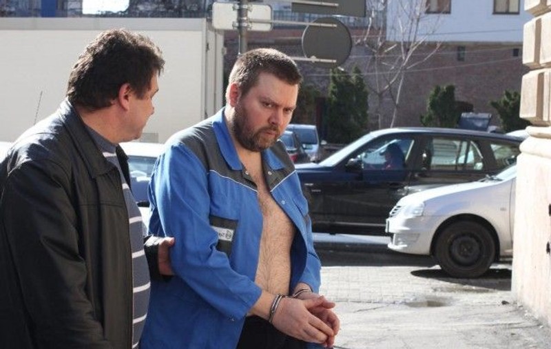 Și-a înjunghiat propria mamă, până a omorât-o