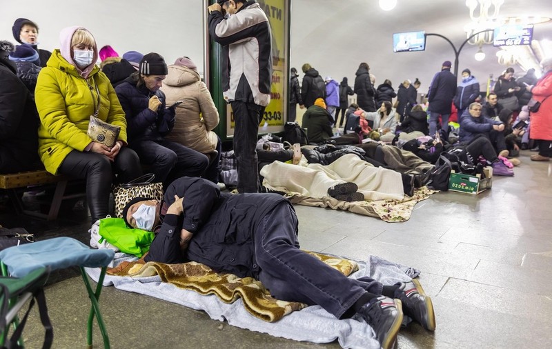 O familie din Kiev și-a găsit apartamentul afectat de gloanțe, după ce s-a întors din adăpost: „Nu există niciun loc în care să mă simt în siguranță acum”