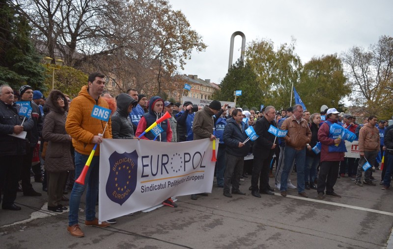 BNS a anunțat cel puțin o mie de persoane la protestul de la Constanța. Cu greu s-au strâns însă în jur de 150| FOTO