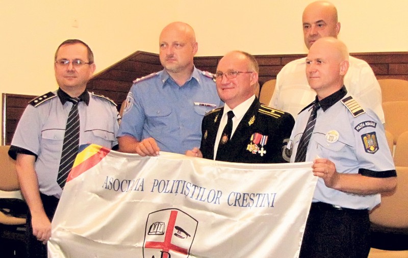 Mare e grădina lui Dumnezeu! Poliţiştii Creştini se roagă pentru sufletul infractorilor: «Doamne, fă-i să nu mai fure»