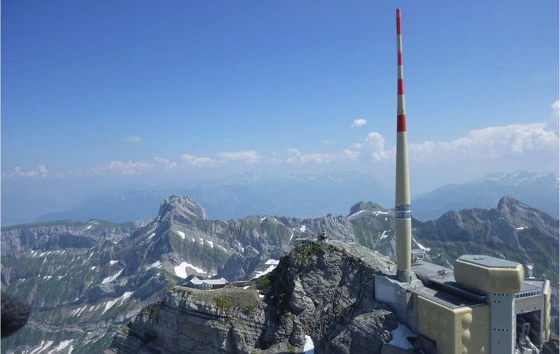 Experiment în Alpii elvețieni: O echipă de cercetători încearcă să controleze fulgerele cu un laser gigant