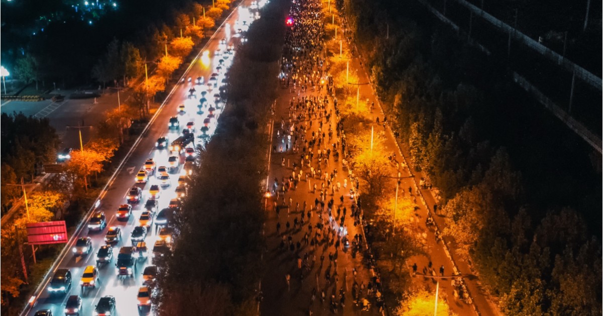 Studenții din Zhengzhou merg cu bicicleta până la Kaifeng, la 50 km distanță