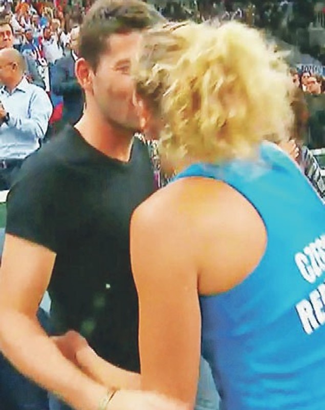 Jucătoarea cehă de tenis Katerina Siniakova a vrăjit un avocat care joacă fotbal pe plajă. A adus victoria în Fed Cup, apoi s-a afișat cu noul iubit