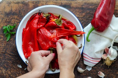 Cum se coc și se pregătesc ardeii pentru conserve de iarnă