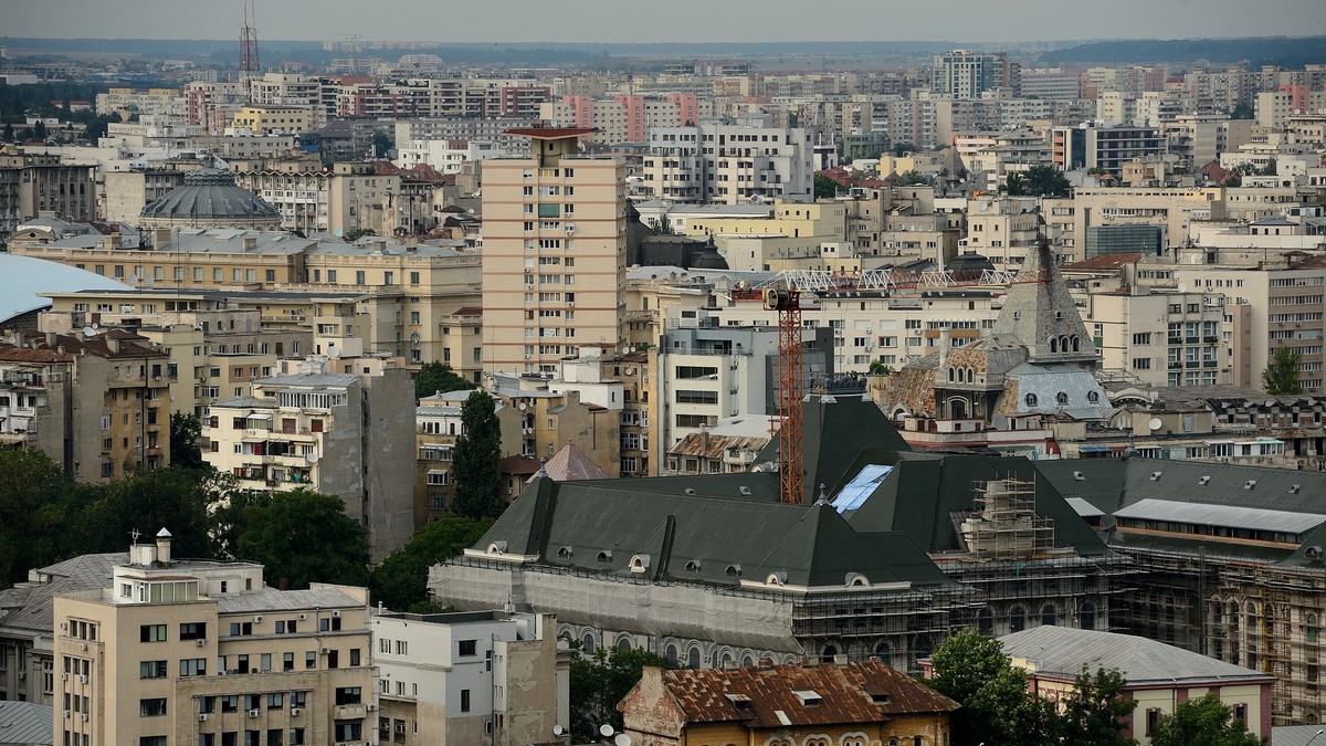 Aproape 800 de blocuri din București, fără apă caldă și căldură. Când se vor remedia avariile