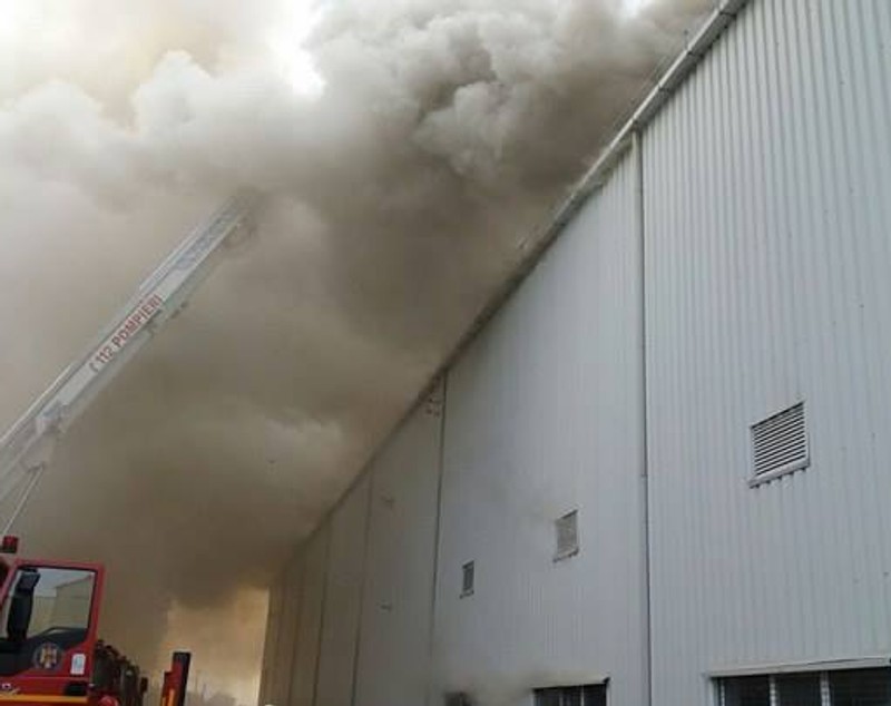 FOTO&VIDEO/ Incendiul din Dărăști încă nu a fost lichidat. Există focare mocnite chiar și după 60 de ore