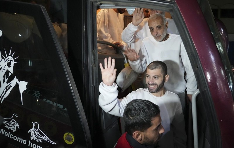 Hamas a returnat corpurile a 4 ostatici israelieni, Israelul a eliberat 600 de prizonieri palestinieni. Acordul de armistițiu în Gaza, pe final