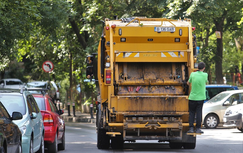 Zeci de mii de locuitori ai sectorului 2 vor plăti mai mult pentru ridicarea deșeurilor. Care este motivul