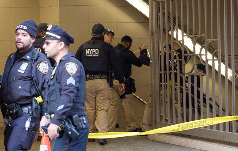 Un bărbat a fost împușcat mortal în metroul din New York, în urma unei altercații