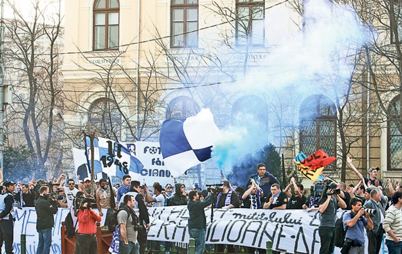 Universitatea Craiova se întoarce în iarbă! Mircea Sandu, şeful FRF, anunţă revenirea oltenilor în Liga a II-a