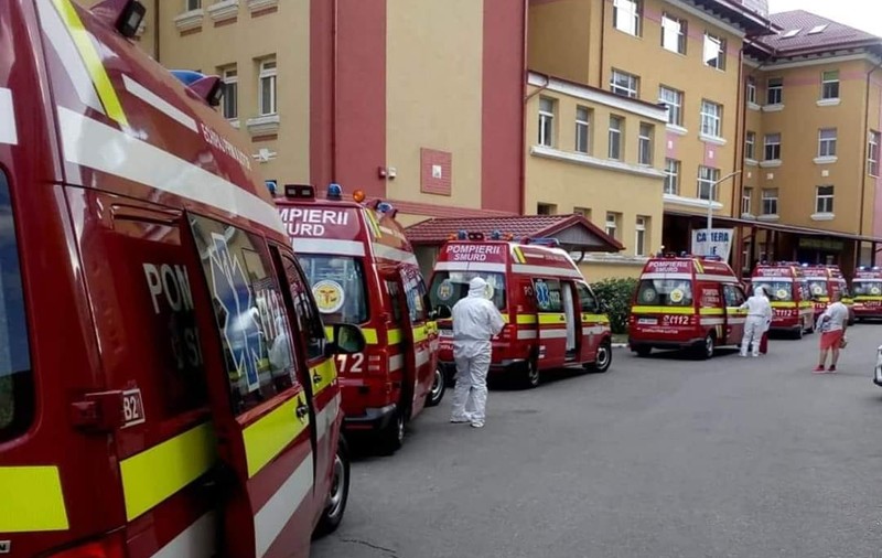 IMAGINE VIRALĂ: Coadă de ambulanțe SMURD în curtea Institutului Matei Balș. Medic: „Mai aveți îndoieli?”