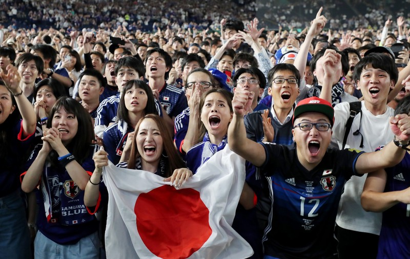 Suporterii Japoniei au făcut curat pe stadion după meciul cu Columbia de la Cupa Mondială | VIDEO