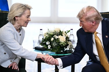 Trump a declarat că vede șanse de 50-50% de a ajunge la un acord cu Uniunea Europe, Foto: Profimedia