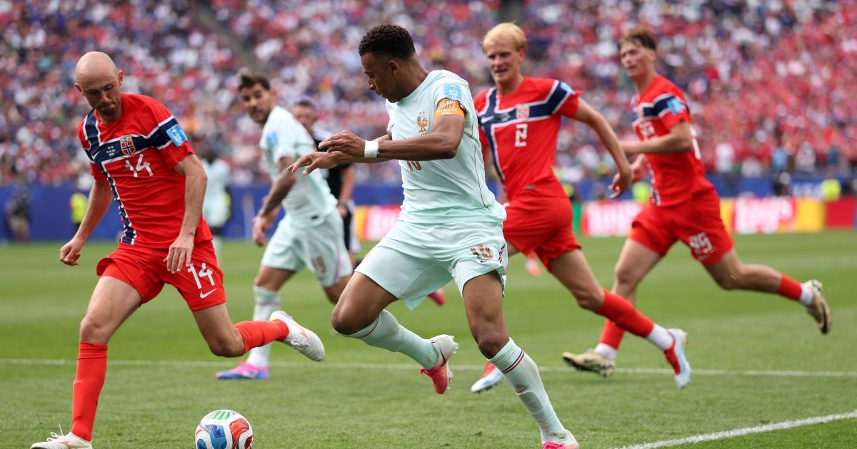 FOXBOROUGH, MASSACHUSETTS - JUNE 26: Kylian Mbappe #10 of France controls the ball under pressure from Fredrik Aursnes #14 of Norway during the FIFA World Cup 2026 Group I match between Norway and France at Boston Stadium on June 26, 2026 in Foxborough, Massachusetts. (Photo by Mattia Ozbot/Getty Images)