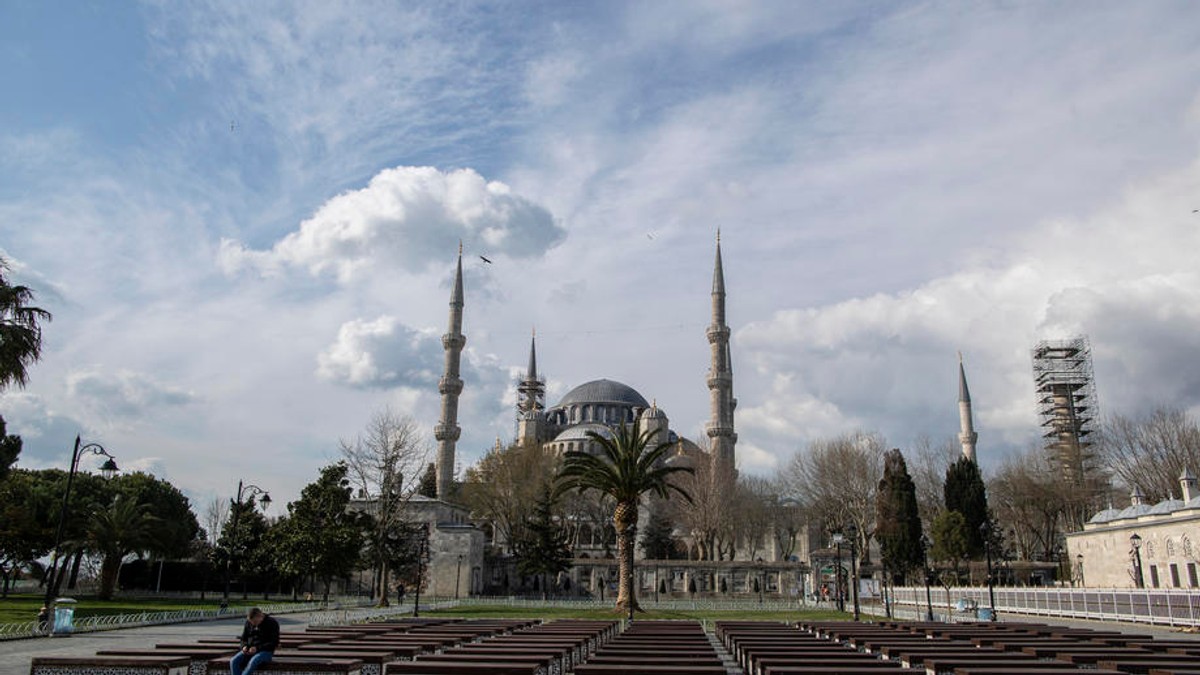 Istanbulul, o destinatie frecventata de romani, arata pustiu. Imagine de astazi, 19 martie 2020. Foto: EPA