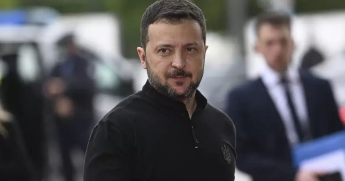 Volodimir Zelenski îmbrăcat în pulover negru.